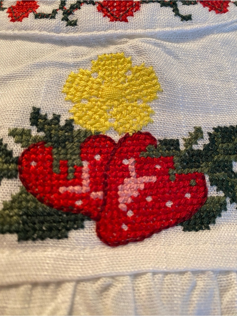 NWT! Solitaire Linen Blend Embroidered Strawberry  Peasant Blouse - Size XL - Picture 5 of 8